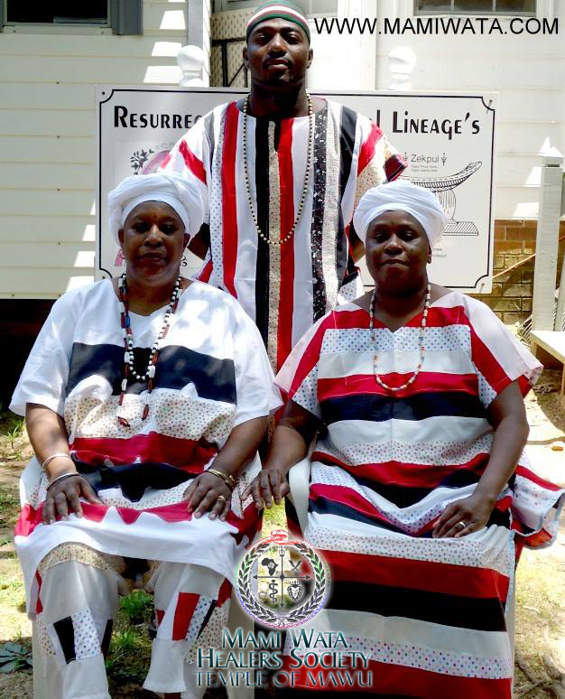 Chief Hounon Amengansie Mama Zodédé with elders, devotees and clients alike.